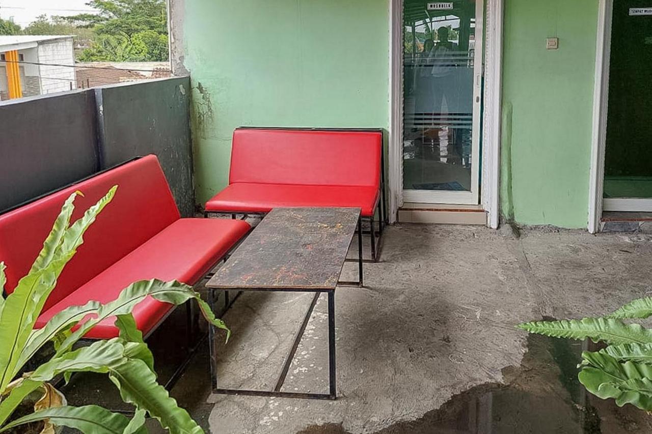 Icha Homestay Near Terminal Purabaya Madiun Dış mekan fotoğraf